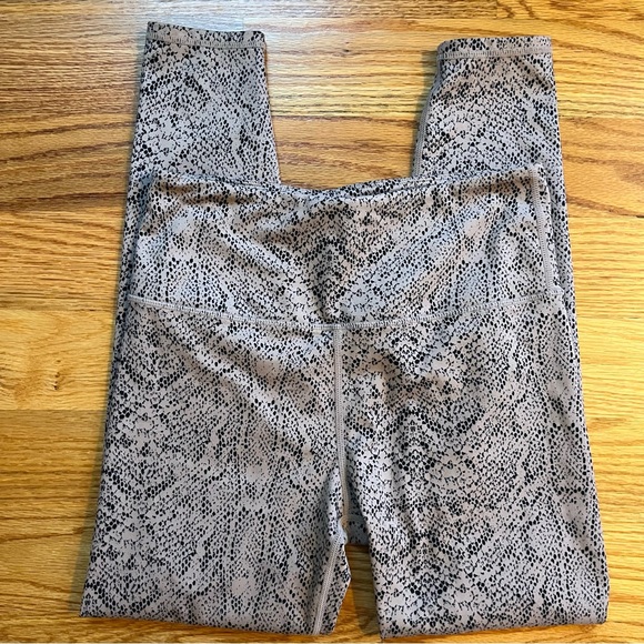 Varley snakeskin print leggings size medium - Picture 3 of 7